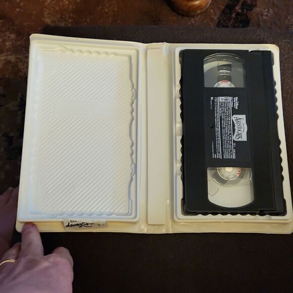 Walt Disney Masterpiece "The Aristocats" VHS home video tape - Picture 3 of 3